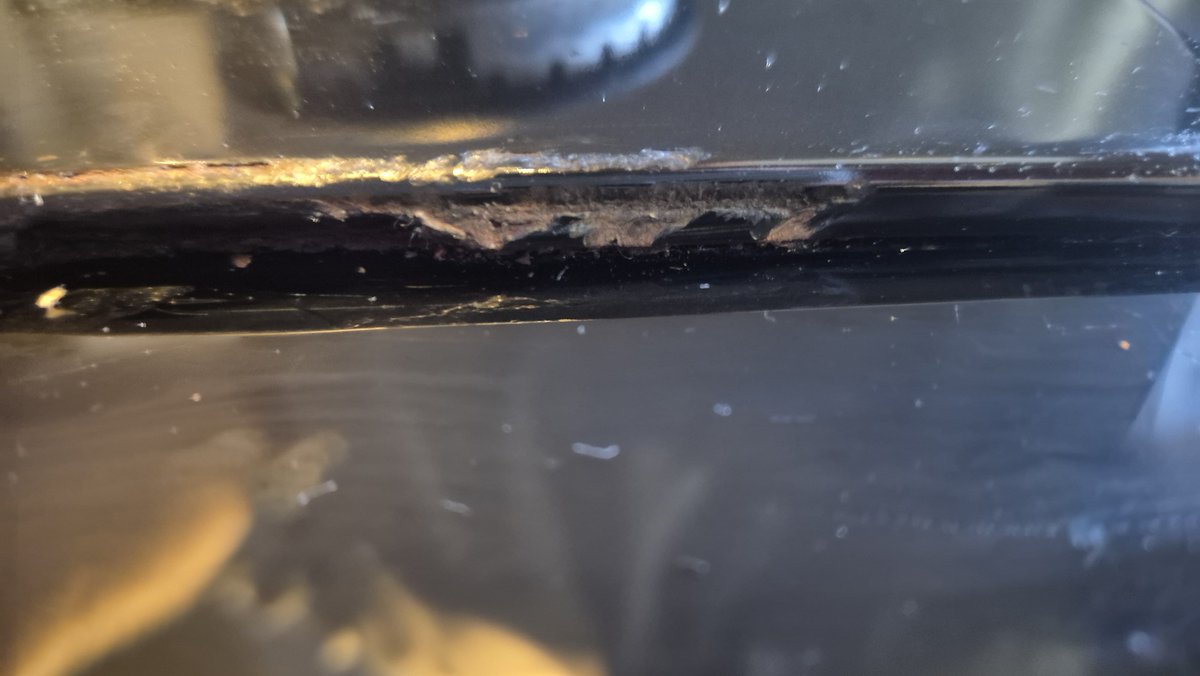 ianblake72's tweet photo. @BoschGlobal its amazing how something that "can't happen because its ceramic" seems to have happened. Its rusted away! https://t.co/cbchnrJueP