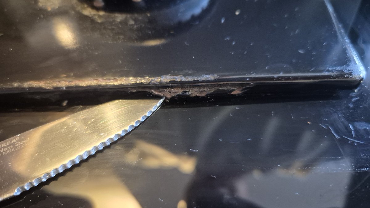 ianblake72's tweet photo. @BoschGlobal its amazing how something that "can't happen because its ceramic" seems to have happened. Its rusted away! https://t.co/cbchnrJueP