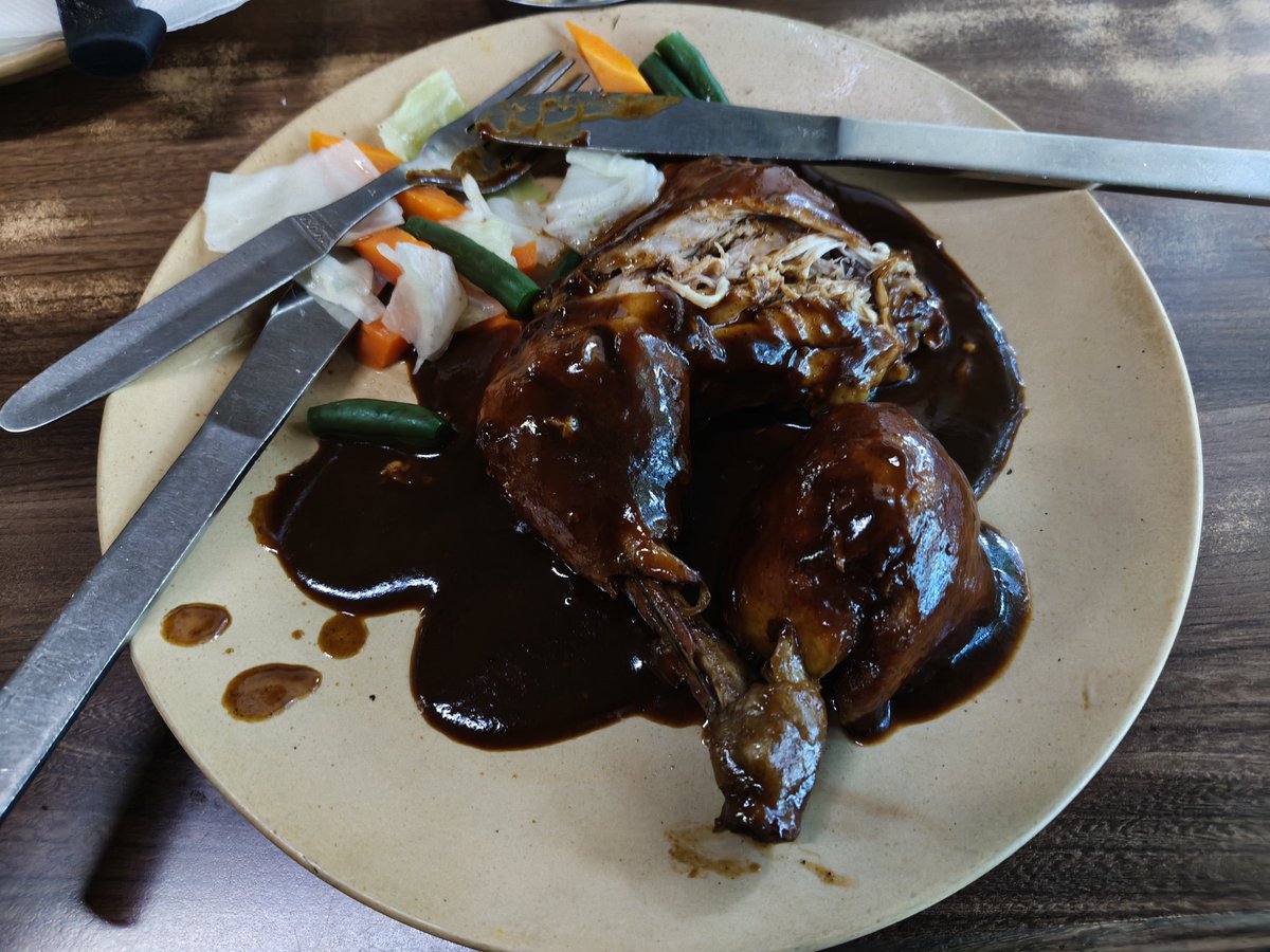 midasjuli's tweet photo. A piece of chicken
And a piece of history #koshys https://t.co/8IKQMbigz5