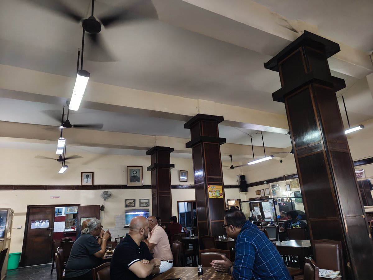 midasjuli's tweet photo. A piece of chicken
And a piece of history #koshys https://t.co/8IKQMbigz5