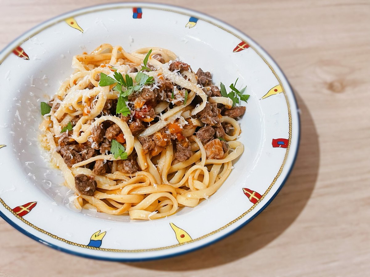 cheese_eng_cafe's tweet photo. Today’s Cafe
＊Cafe さんぽ道

🍝 Slow-Simmered Ragu Bolognese 
with Fresh, Chewy Pasta
🧀 Homemade Baked Cheesecake

朝の定期検診からのカフェランチ。

お出迎えはアンディちゃん🐶
人懐っこくて、
ずっと側にいてくれるのが可愛すぎた…🥹♡また来るね！

#Cafeさんぽ道  #荻窪 #カフェ https://t.co/KjA2gvcMZD