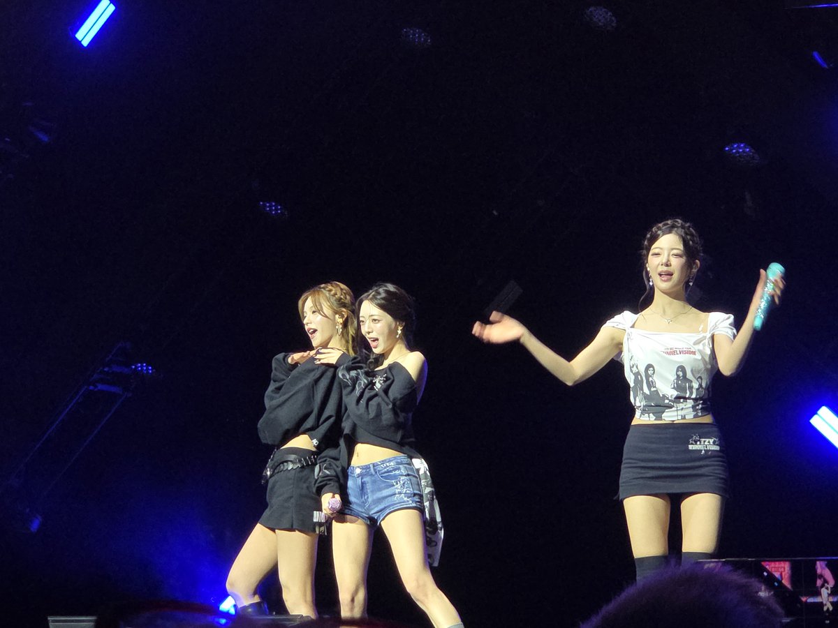 Makudi_'s tweet photo. [260917] ITZY 3RD WORLD TOUR  IN FRANKFURT

#ITZY #있지  #ITZY_TUNNELVISION #ITZYinFrankfurt https://t.co/NgjW481nU0