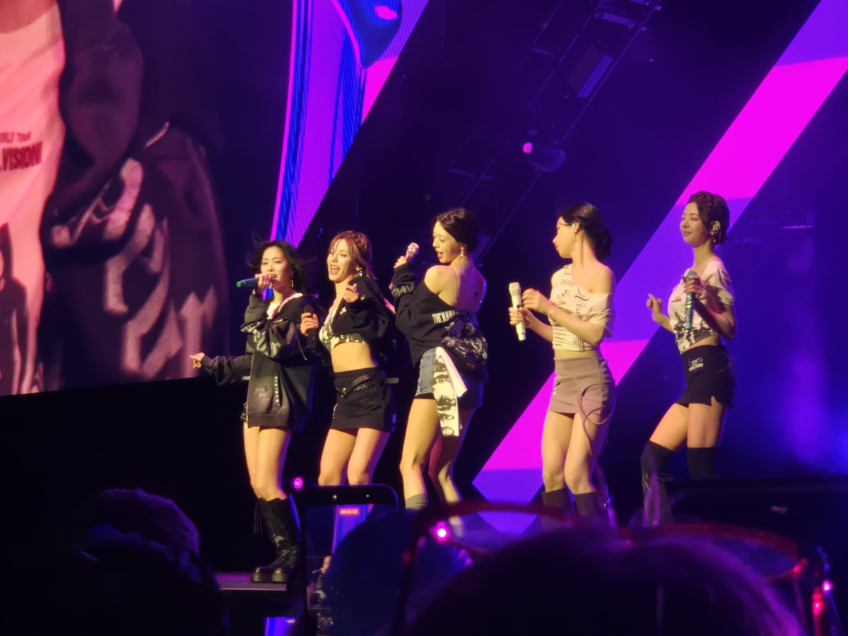 Makudi_'s tweet photo. [260917] ITZY 3RD WORLD TOUR  IN FRANKFURT

#ITZY #있지  #ITZY_TUNNELVISION #ITZYinFrankfurt https://t.co/NgjW481nU0