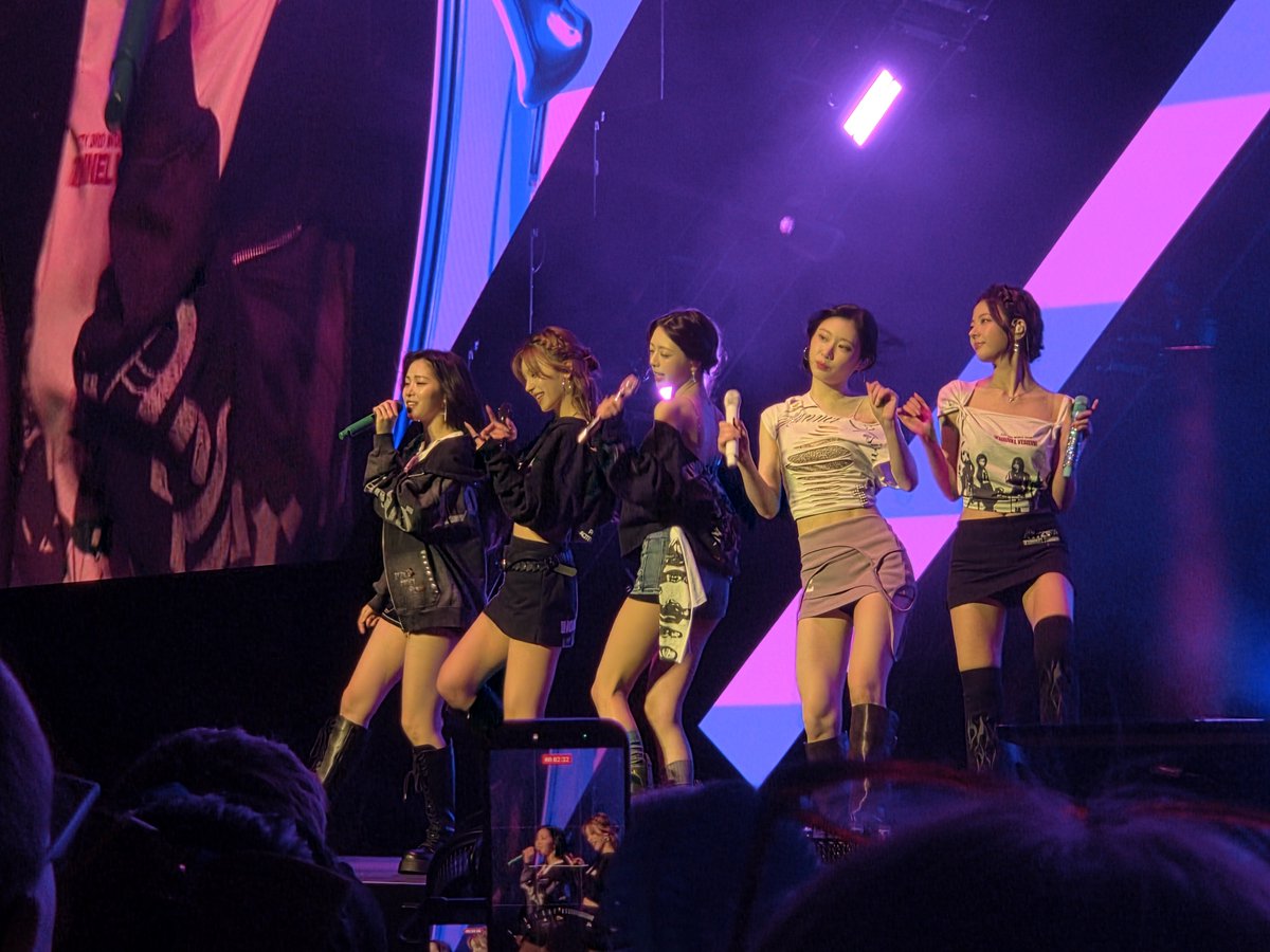 Makudi_'s tweet photo. [260917] ITZY 3RD WORLD TOUR  IN FRANKFURT

#ITZY #있지  #ITZY_TUNNELVISION #ITZYinFrankfurt https://t.co/NgjW481nU0