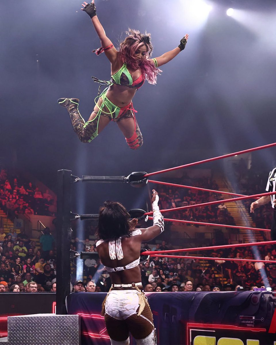 WrestlingMGC's tweet photo. Mina Shirakawa vs Queen Aminata https://t.co/BnOkkTm771