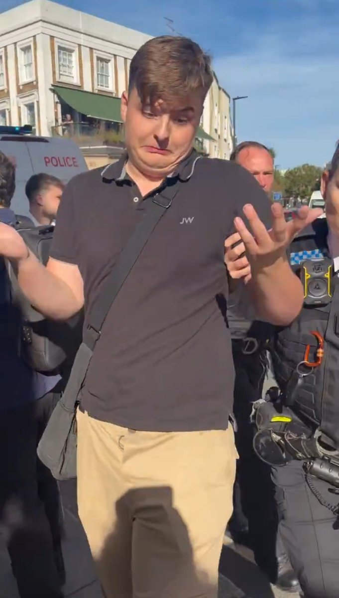 gingerrtom's tweet photo. Young Bob has been arrested in
Camden after punching three
Stand Up to Racism activists. https://t.co/z33o5WIk0u
