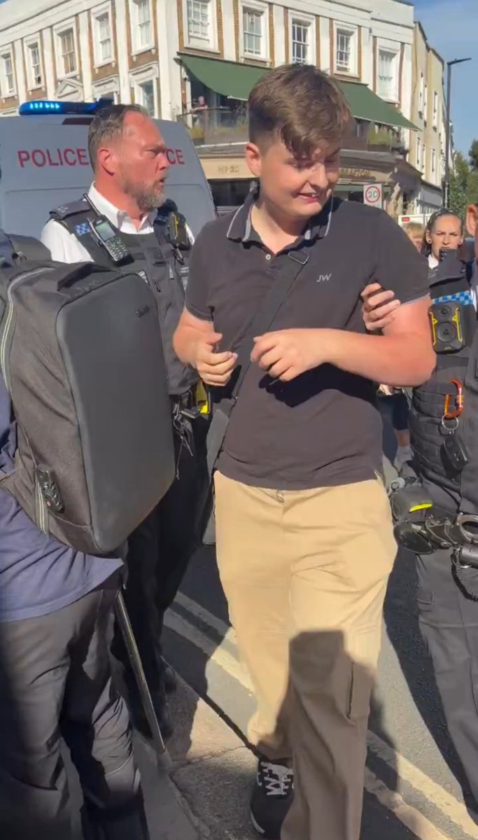 gingerrtom's tweet photo. Young Bob has been arrested in
Camden after punching three
Stand Up to Racism activists. https://t.co/z33o5WIk0u