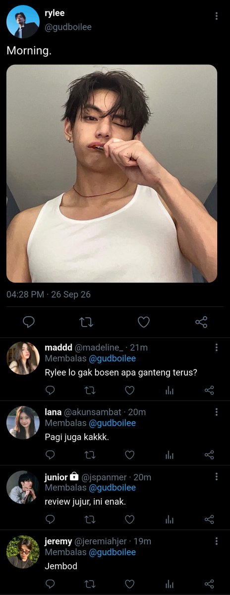 joliyeol's tweet photo. —sendirinya suka posting-posting. https://t.co/9VtGP4FJbR