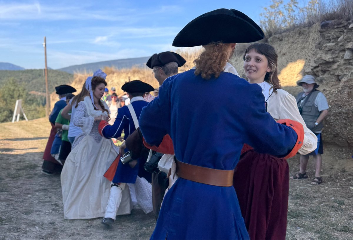 RadioSeu's tweet photo. #EnImatges Actes a #Castellciutat per commemorar la Capitulació de 1713. Al llarg del dia, s'han programat visites guiades, demostracions de balls històrics, exhibicions de combat i desfilades, entre altres. (Fotos: @EspaiErmengol) @ajlaseu https://t.co/TPiS0VQQdf