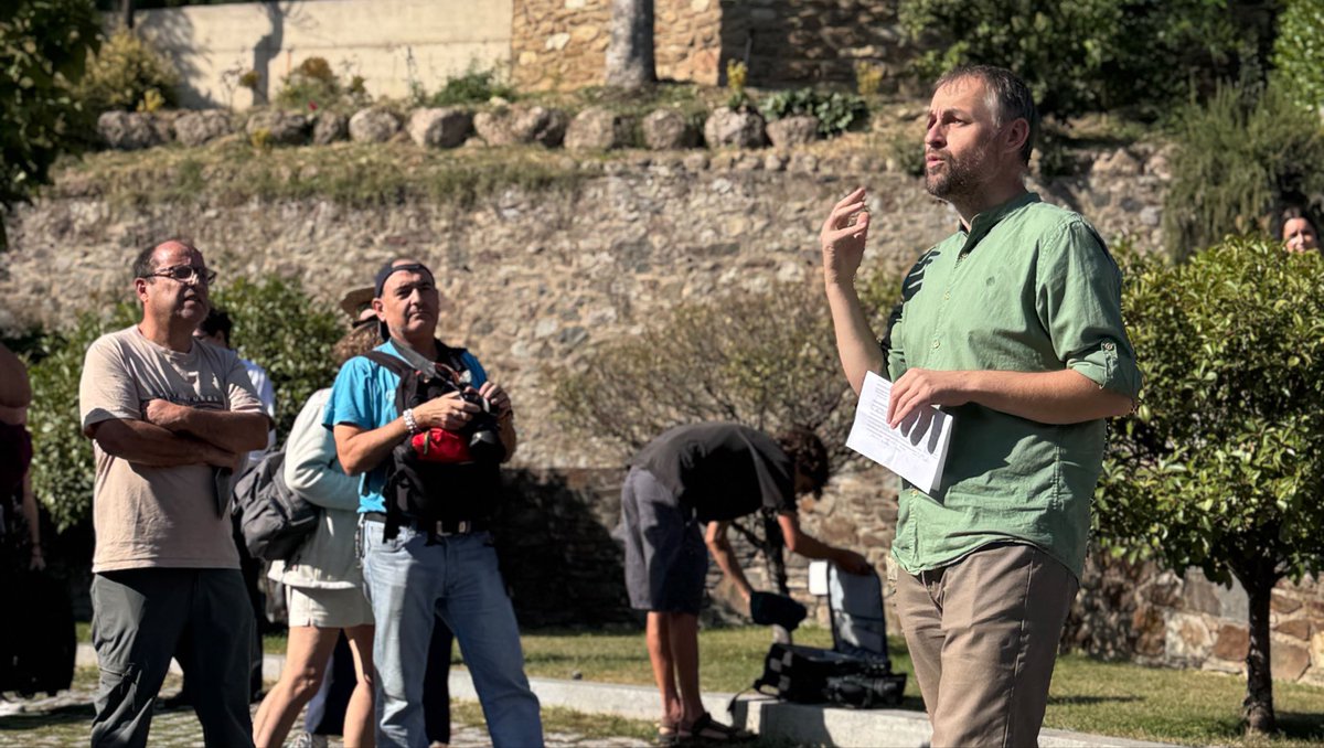 RadioSeu's tweet photo. #EnImatges Actes a #Castellciutat per commemorar la Capitulació de 1713. Al llarg del dia, s'han programat visites guiades, demostracions de balls històrics, exhibicions de combat i desfilades, entre altres. (Fotos: @EspaiErmengol) @ajlaseu https://t.co/TPiS0VQQdf