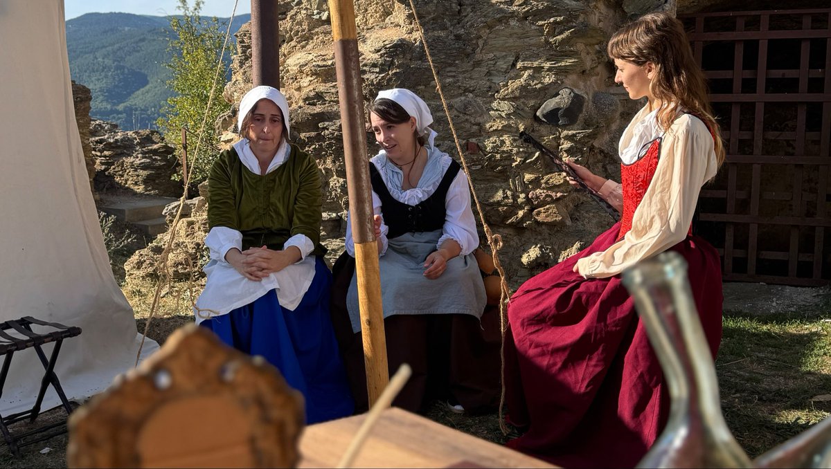 RadioSeu's tweet photo. #EnImatges Actes a #Castellciutat per commemorar la Capitulació de 1713. Al llarg del dia, s'han programat visites guiades, demostracions de balls històrics, exhibicions de combat i desfilades, entre altres. (Fotos: @EspaiErmengol) @ajlaseu https://t.co/TPiS0VQQdf