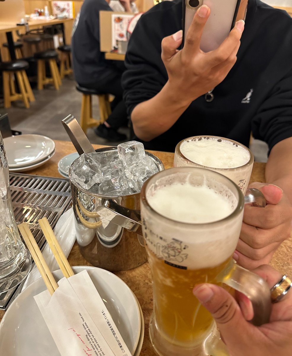 yuhi_ika's tweet photo. お誕生日祝い限界飲み会開始🍻 https://t.co/g3YpXfGctO