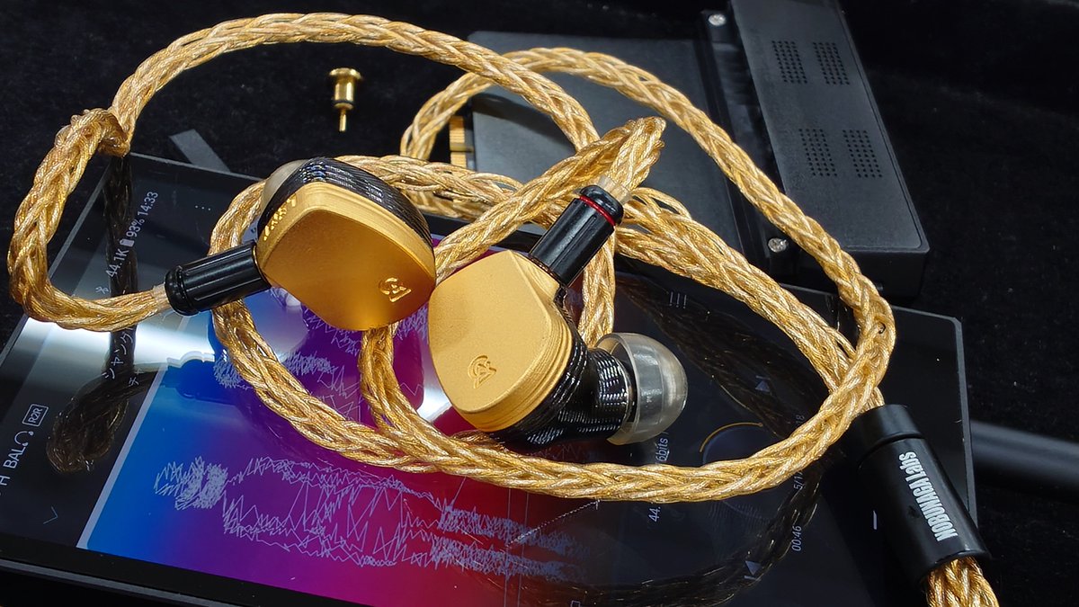 ryoutadb's tweet photo. 時間が出来たのでe◯ヤへ！今日はCampfire audio Solarisと薦枕 極4.4です。お目当てはR202です。T201と聴き比べ。最近n6iiiが値下がりして裏山で眺めてます😇まあ高かった分は先に楽しんだ分ですよね。なので今買うと裏山されますよw😇
#Campfireaudio 
#Solaris 
#NOBUNAGA_Labs 
#今日のイヤホン https://t.co/KpaA9IKGV9