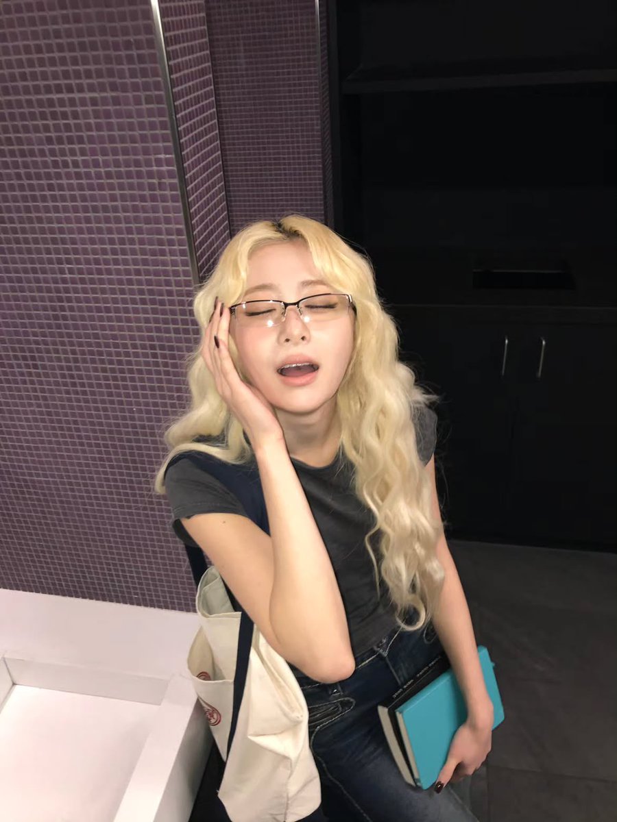 FIMBASE's tweet photo. [INSTAGRAM] 260926 | jenaissante
🎵 Taylor Swift - You Belong With Me 

“#.happy #.libra #.season” (1/5) 

#HUHYUNJIN #허윤진
#LE_SSERAFIM #르세라핌 https://t.co/oSjTdslrPN