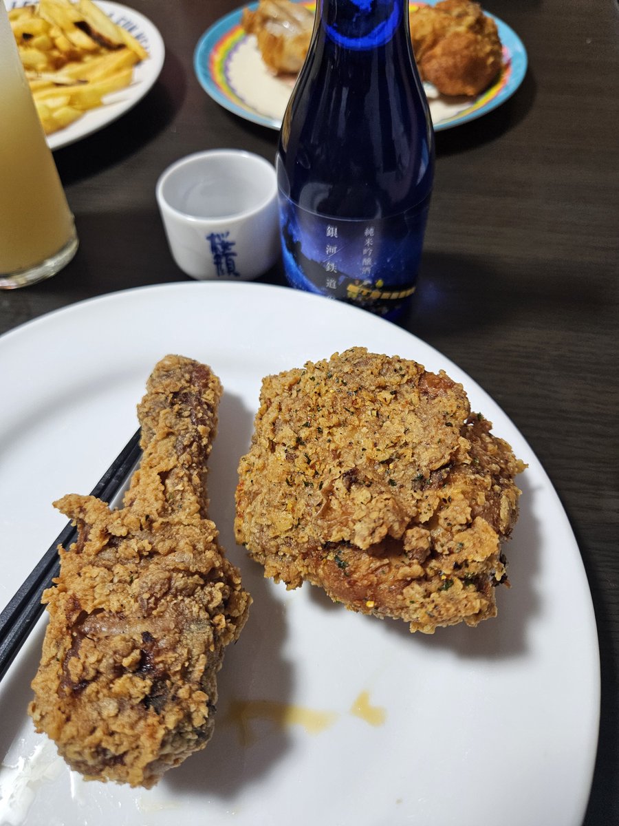 FREEDOM_ayumin2's tweet photo. 貰い物の日本酒といただいていくぅぅぅ https://t.co/Wg6izbUTgR