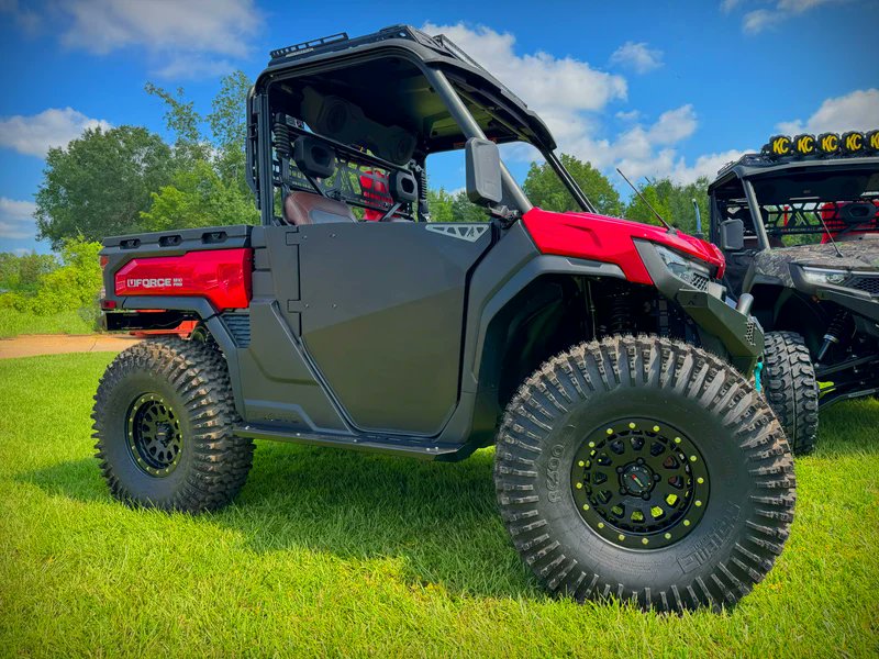 ThumperFab's tweet photo. DITCH THE STOCK LOOK! Thumper Fab Half Doors give your CFMOTO UForce U10 PRO added protection, airflow & aggressive style. Built from American steel and proudly made in Texas. Built tough. Built right.
#ThumperFab #CFMOTO #UForceU10PRO #UTV #SXS #MadeInUSA https://t.co/Y6xC63RmDl
