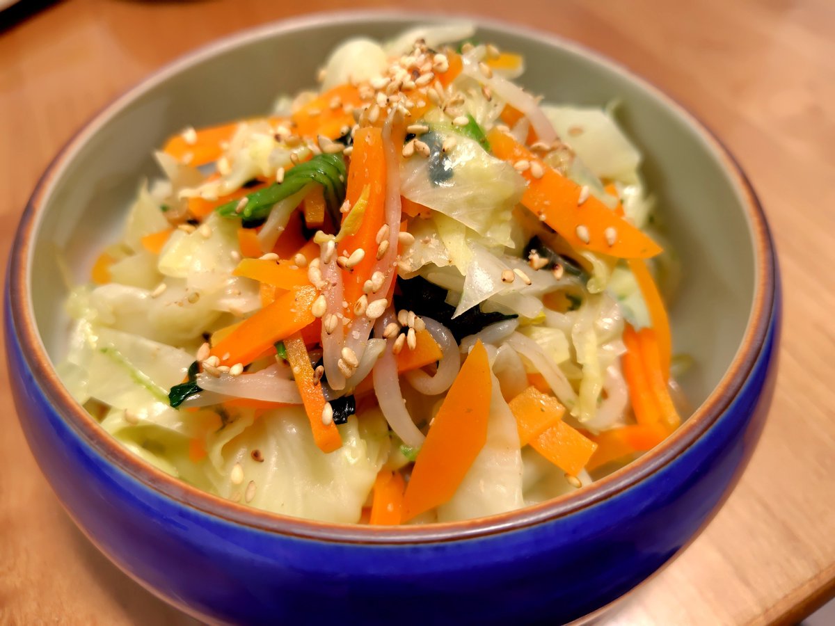 AC_cooking's tweet photo. 晩ごはん。

焼き餃子、蒲鉾盛り合わせ、残り野菜のナムル。

今日も蒲鉾。

#料理人のお家ごはん https://t.co/Hg2wD8yZvt