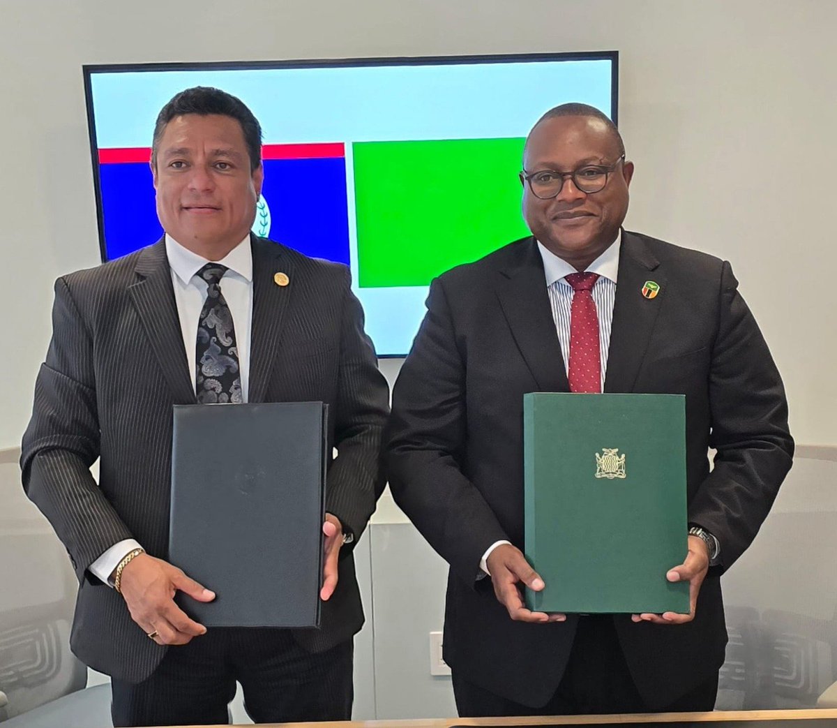 ZambiaMFAIC's tweet photo. On the sidelines of #UNGA81 Zambia signed a Joint Communique establishing diplomatic relations with #Belize .

The partnership provides a framework to deepen cooperation in climate change adaptation, environmental conservation, agriculture, tourism, trade, among other sectors. https://t.co/UPGuN1uqLo