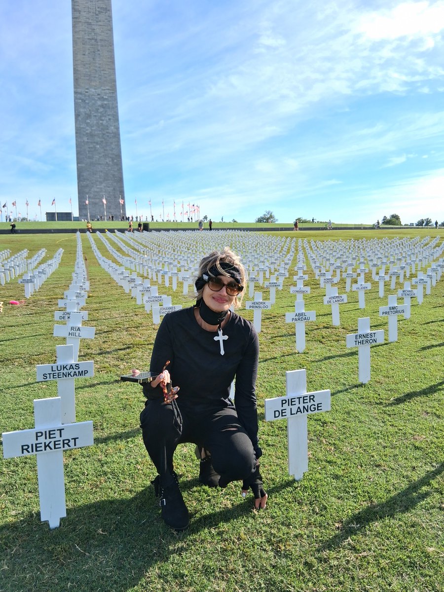 dizzels's tweet photo. The White crosses are planted. 3 000 of them. Today we remember farm murders and the people behind the crosses. They have names!
#lexlibertas
#whitecrossproject
@dia_staden33646 https://t.co/wOH4iA3QPB