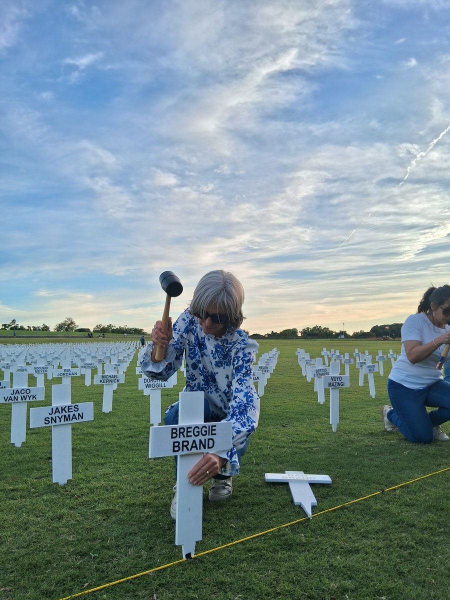 dizzels's tweet photo. The White crosses are planted. 3 000 of them. Today we remember farm murders and the people behind the crosses. They have names!
#lexlibertas
#whitecrossproject
@dia_staden33646 https://t.co/wOH4iA3QPB