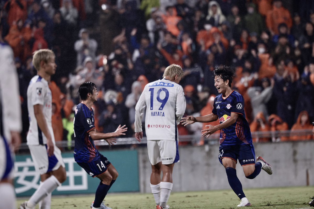 Ardija_Official's tweet photo. アディショナルタイム、18歳高校3年生 #小林柚希 のリーグ戦初ゴールで5-1🎉 https://t.co/GkvauPSbfc