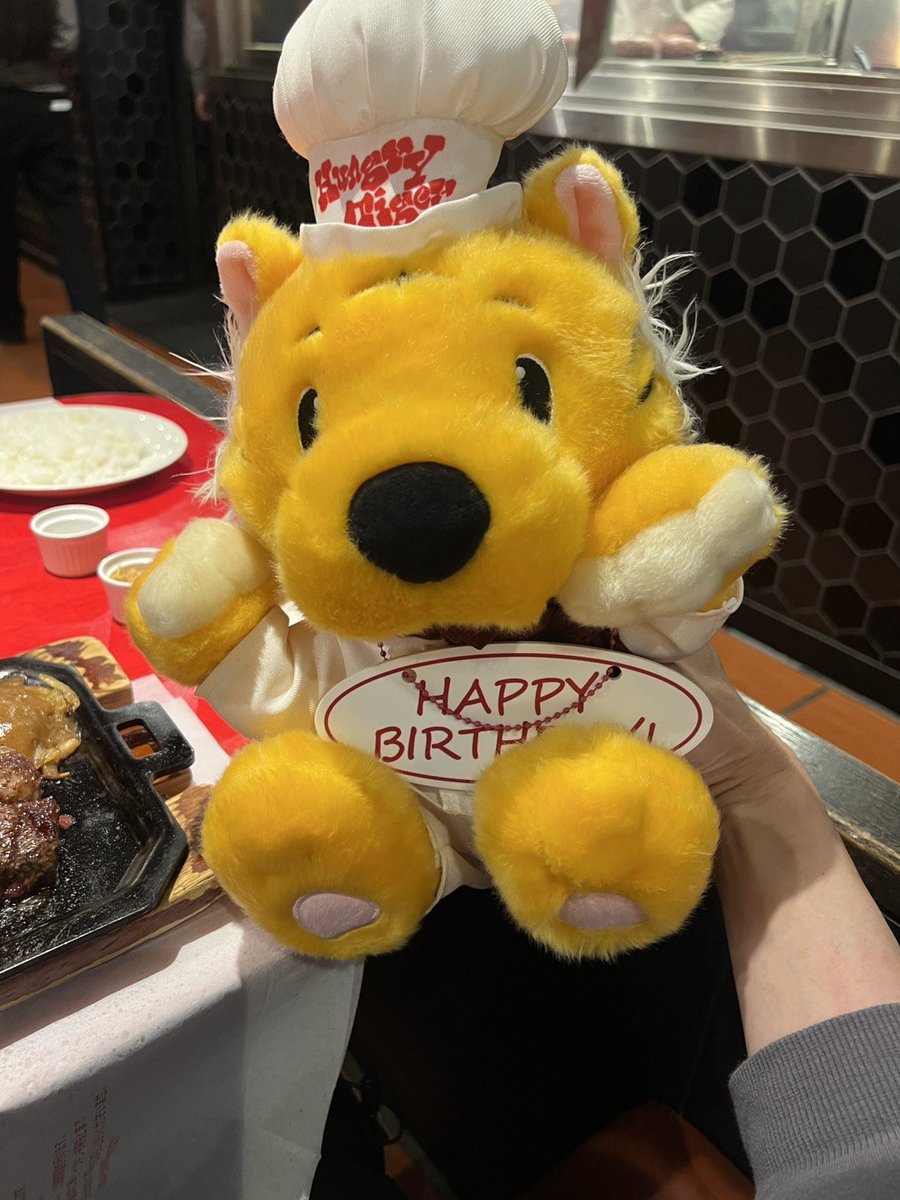 yoshikoBooo's tweet photo. ４０歳だけど
何を言われてもいい
だって息子って可愛いんだもん
幼稚園の頃から
川崎に
西武と丸井があった頃から
ハングリータイガーの大ファン

なら
ハングリータイガーで誕生日
虎のぬいぐるみも
欲しかったみたい笑
オリジナルハンバーグと
リブロース１７０g https://t.co/IgxrnKpyUM