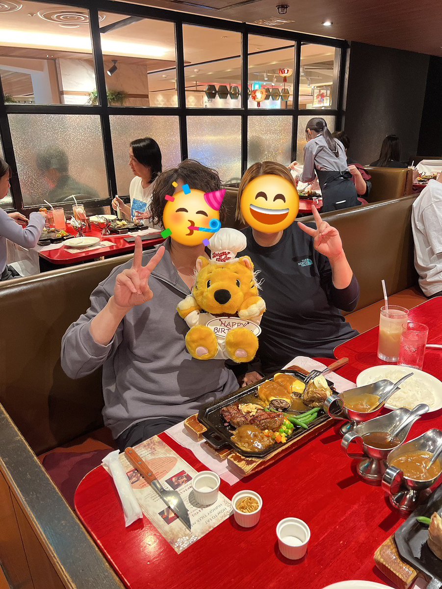 yoshikoBooo's tweet photo. ４０歳だけど
何を言われてもいい
だって息子って可愛いんだもん
幼稚園の頃から
川崎に
西武と丸井があった頃から
ハングリータイガーの大ファン

なら
ハングリータイガーで誕生日
虎のぬいぐるみも
欲しかったみたい笑
オリジナルハンバーグと
リブロース１７０g https://t.co/IgxrnKpyUM
