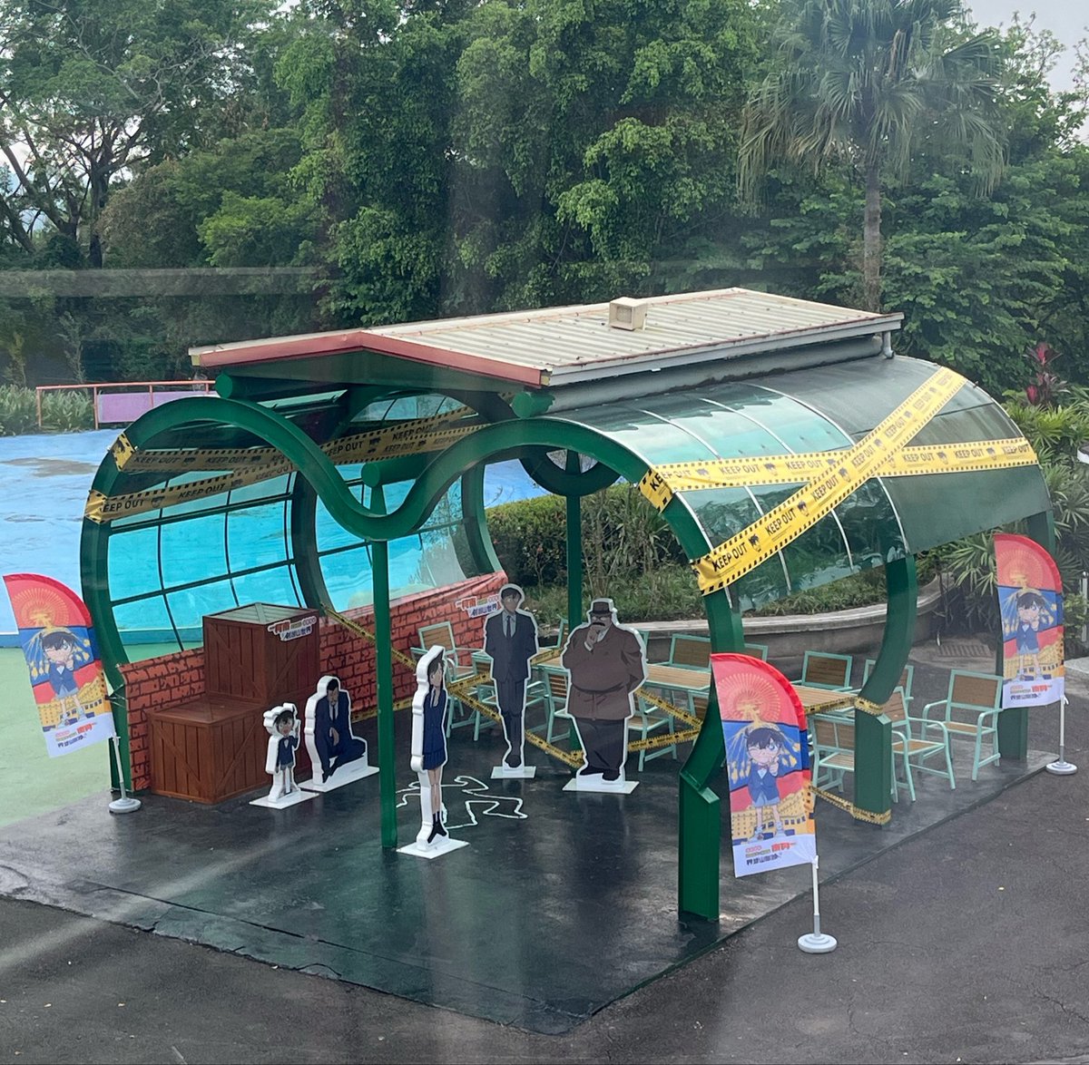 sumobu945's tweet photo. 沒想到劍湖山居然會跟柯南聯名！
園區裡一直放著柯南BGM  彷彿隨時會有兇殺案發生… https://t.co/NRfrasqzhO
