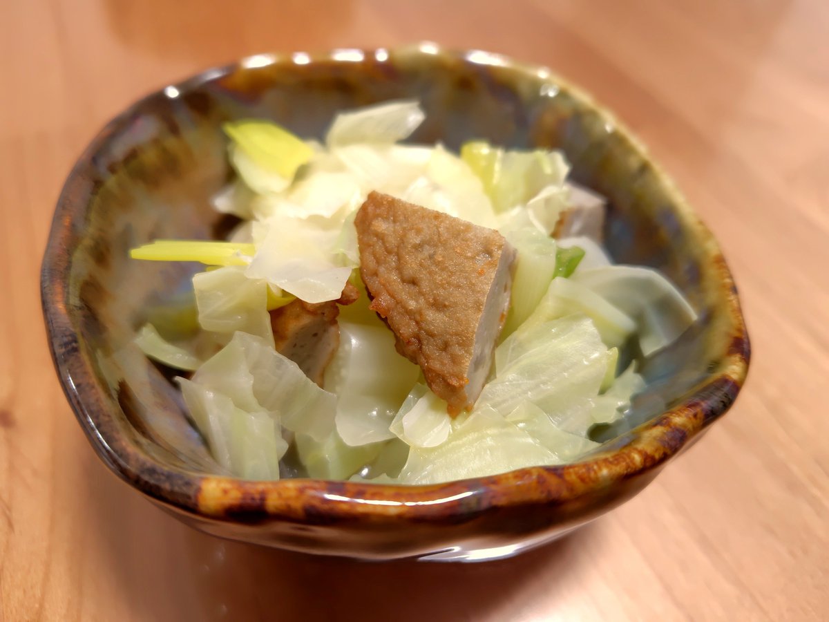 AC_cooking's tweet photo. 晩ごはん。

こんにゃくの味噌炒め、キャベツと鰯揚げかまの煮物、蒲鉾盛り合わせ、蒸し南瓜と豚しゃぶの温サラダ。

お土産の蒲鉾が美味しい。

#料理人のお家ごはん https://t.co/sIQpl2JUJ2