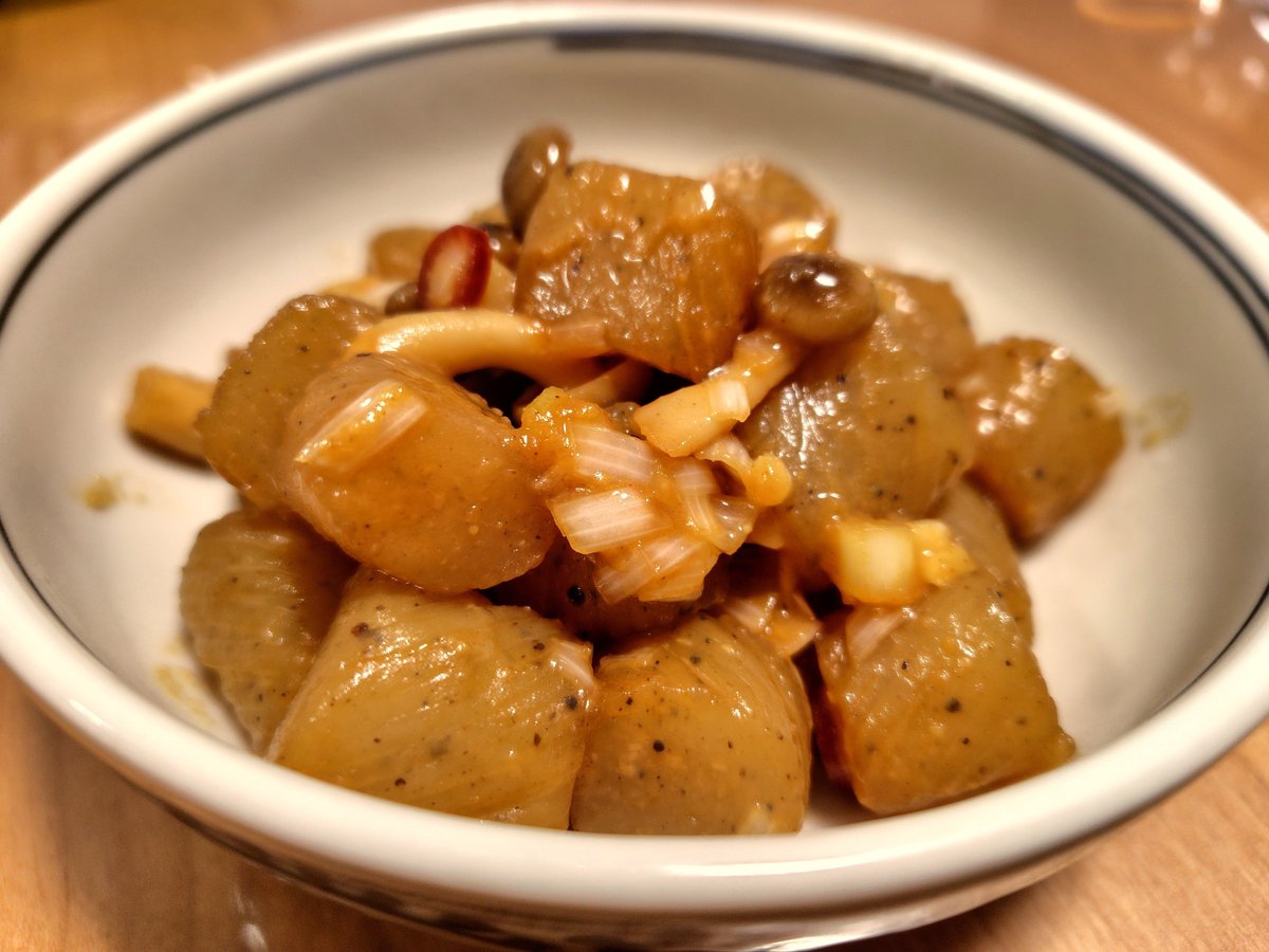 AC_cooking's tweet photo. 晩ごはん。

こんにゃくの味噌炒め、キャベツと鰯揚げかまの煮物、蒲鉾盛り合わせ、蒸し南瓜と豚しゃぶの温サラダ。

お土産の蒲鉾が美味しい。

#料理人のお家ごはん https://t.co/sIQpl2JUJ2