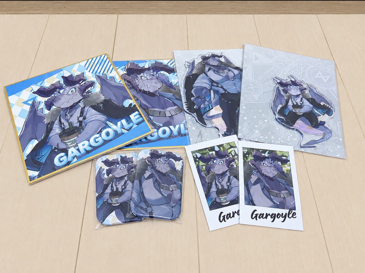 Kuta_0000's tweet photo. ガーゴイルくん届いた〜
シルバーウィーク挟んでたから発送遅めで届くのワクワクしてましたよ、えぇ https://t.co/QPCd6MFwbF
