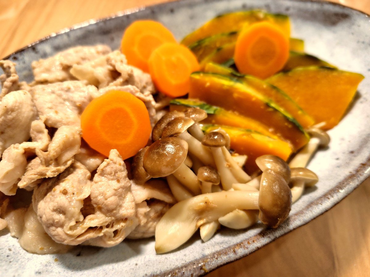 AC_cooking's tweet photo. 晩ごはん。

こんにゃくの味噌炒め、キャベツと鰯揚げかまの煮物、蒲鉾盛り合わせ、蒸し南瓜と豚しゃぶの温サラダ。

お土産の蒲鉾が美味しい。

#料理人のお家ごはん https://t.co/sIQpl2JUJ2