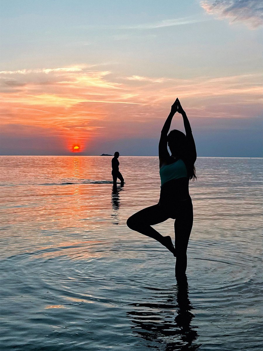 emildev723394's tweet photo. Just tried the new beachfront sunrise yoga flow  Waking up with ocean breeze, calm waves, and gentle stretches made my whole week!， https://t.co/MTO5I2bqd7