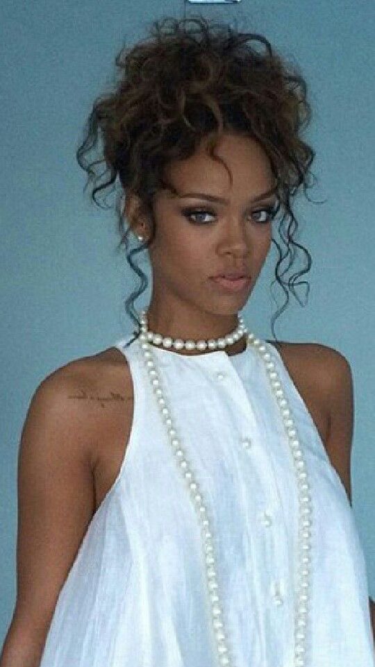 reininavy's tweet photo. rihanna, nyc (2014) https://t.co/WnM49jBl3V