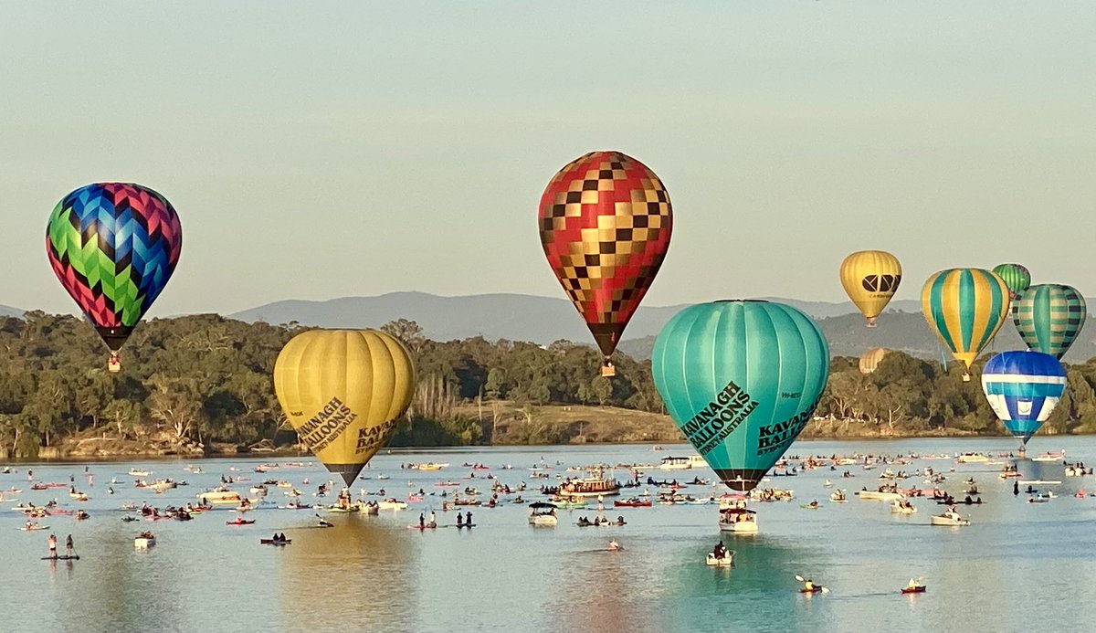 ldgower2's tweet photo. @DailyPicTheme2 Canberra’s annual balloon festival #upliftingcolours 
#DailyPictureTheme https://t.co/2i7mzLJcWV