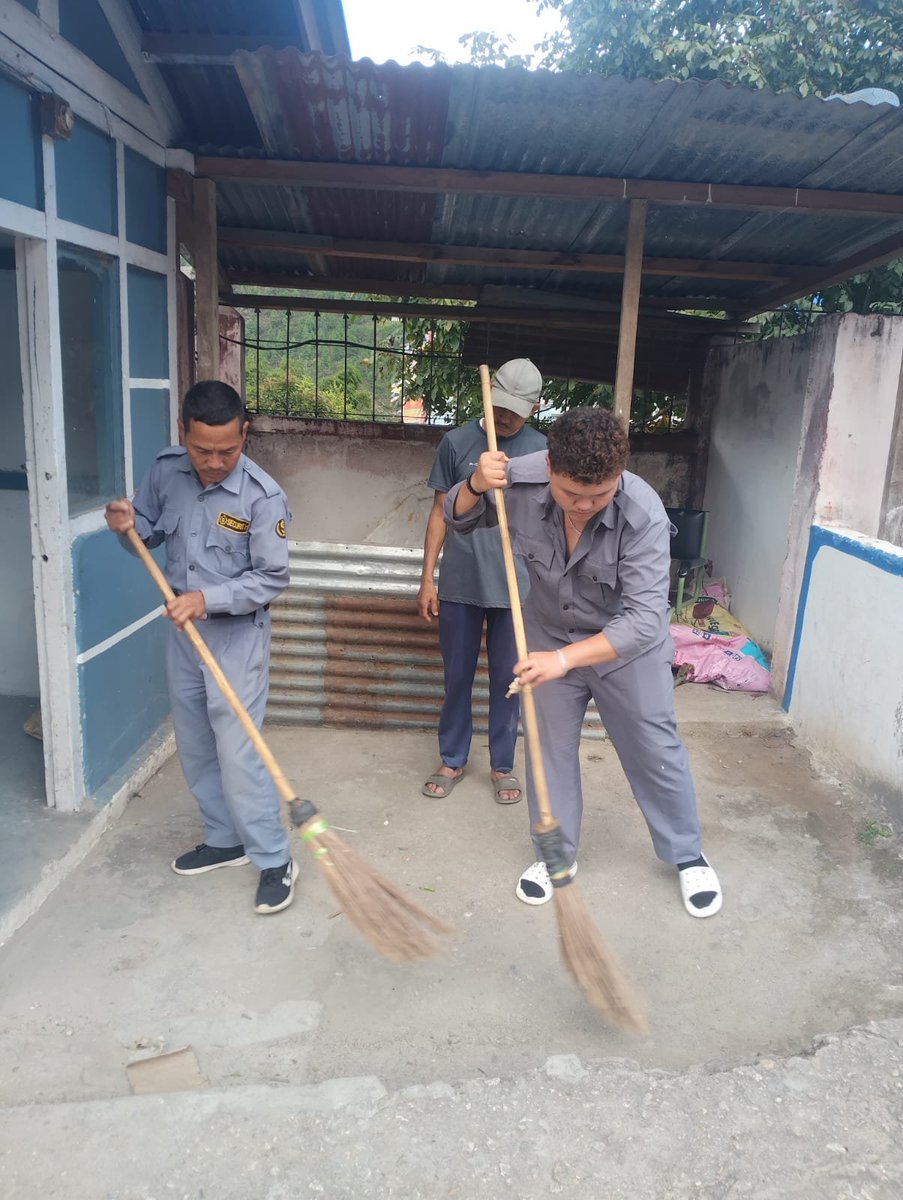 NRC_Yak's tweet photo. In today’s activity of swachhta hi seva ICAR-NRC on Yak it was turn of security persons to keep the campus clean. All the security persons participated in this event and cleaned all the surrounding of five gates. Security supervisor was advised to do such activities https://t.co/YVTIQ0kytS