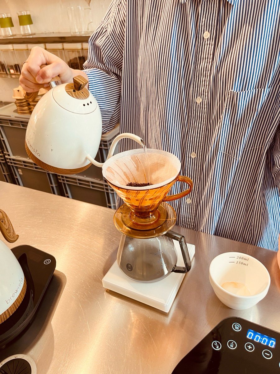 vanlena600606's tweet photo. Tried the new zero-waste café downtown—sip plant-based latte while enjoying upcycled wooden decor, no single-use items at all! Worth every hype, such a fresh vibe.， https://t.co/Tl4TdTrKOE