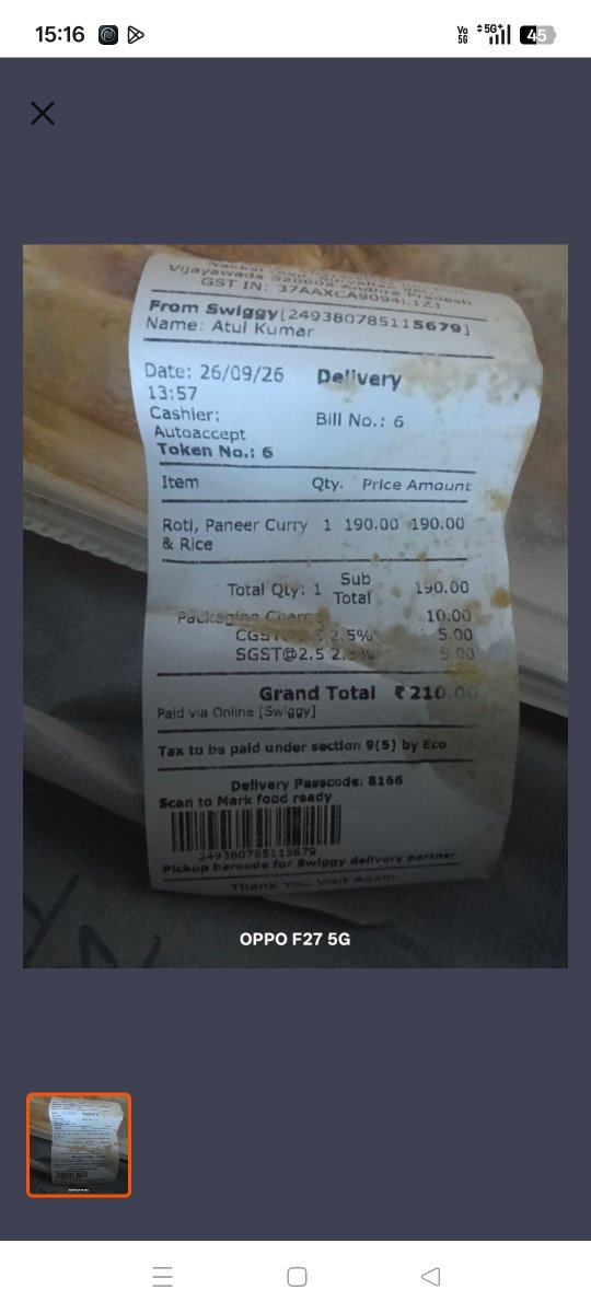 AtulKumar123635's tweet photo. Food पूरी तरह spill हो गया .@IRCTCofficial @Swiggy @RailMinIndia 
Food ordered through Swiggy for delivery at Vijayawada Railway Station was delivered completely spilled/damaged and was not fit to eat. Photos attached. Please look into this and ensure refund/action. https://t.co/0Ryzga60Jw