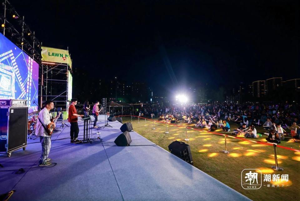 SharleenFatone's tweet photo. Increíble concierto de indie hoy en el parque! La energía del público y la banda fue perfecta, no me pierdo ninguno!， https://t.co/xvuAKuX9rK