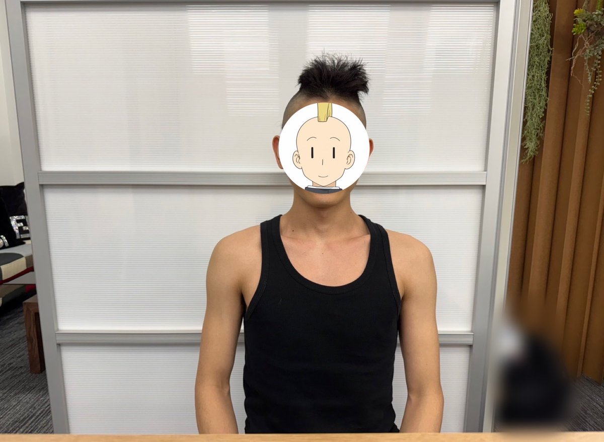 kurih_kurih's tweet photo. モヒカンになりました。

25歳。

借金177万。
2浪2留。
大学中退。
家なし。 実績なし。
ギャンブル中毒。
タイピングできない。

クソ雑魚です。

しかも、、、、、

サボりまくって8ヶ月ネットビジネスで成果を出すことができませんでした。

だから気合いを入れて、唯一ちょっとだけ自信があった
『ロン毛』も捨てた

今の俺にはマジで何もない。

ここからSNSに人生フルベットします

金なし、才能なし、髪なし

そんな何者でもない25歳が
SNSだけでどこまで這い上がれるのか

その過程を全部このアカウントに残します

逃げ道はもう作らない

これで無理なら俺はこの世界から消える