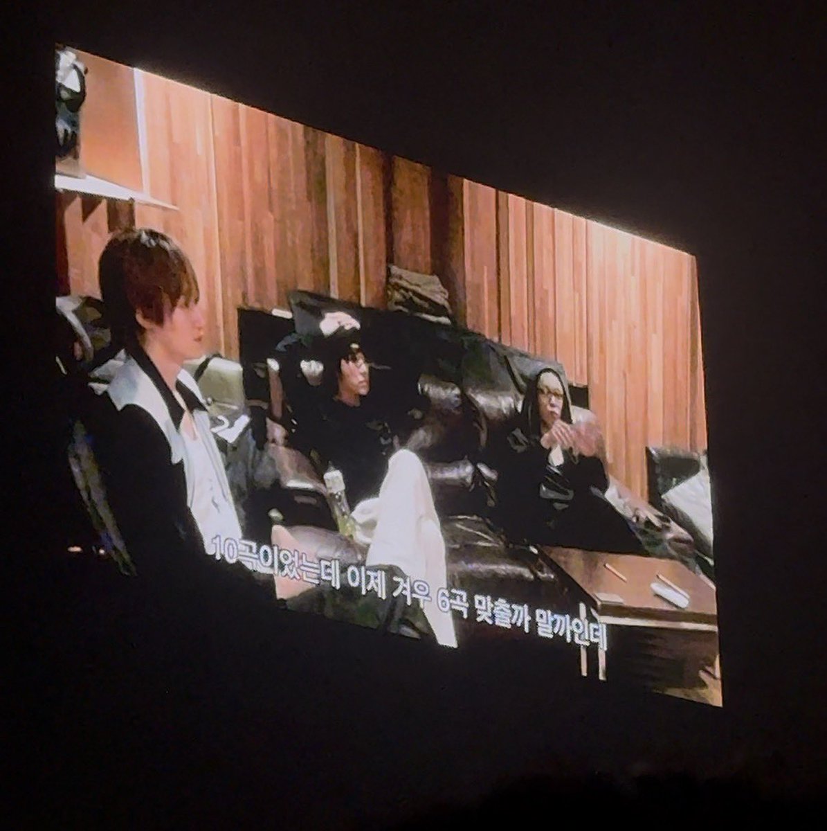 ryunaneverdie's tweet photo. 아니잠만 리도어콘 vcr에 옷갈아입음 https://t.co/Ncl8kQ3xy6