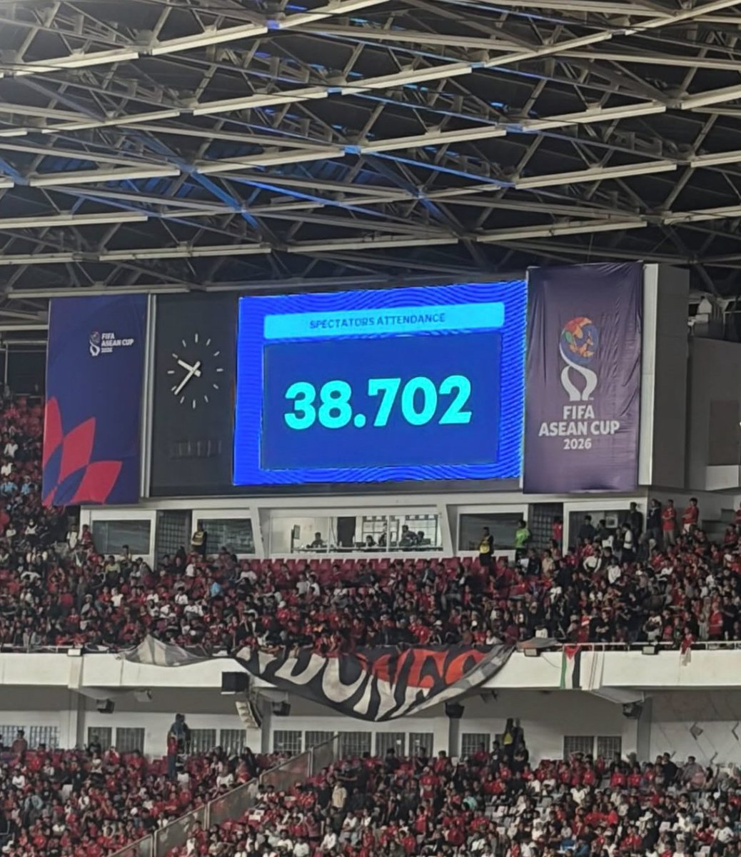Some_Indo_News's tweet photo. Jumlah penonton di GBK semalem Indonesia vs Singapore https://t.co/0XnURHMP2l