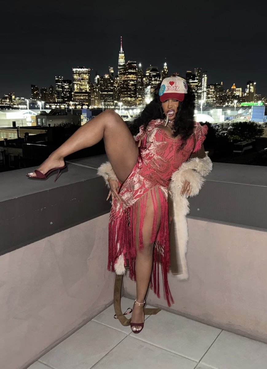 SZAactus's tweet photo. 🚨SZA nous a parlé de son prochain album : 

Elle livre notamment que son prochain album a été créé avec une intention. « L’intention » serait donc le fil conducteur de son prochain album. 

SZA3 is coming? 👀 https://t.co/9ZhcDwCfOh