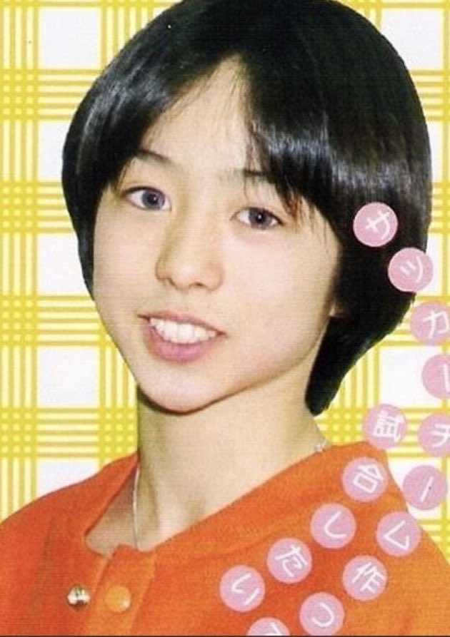 Nyonyonyonyomi's tweet photo. 今では当たり前になったアイドルのカラコン文化を約30年前に自分で取り入れてるのみるとガチ時代先取りしてる説出てきて熱い（しかも選んでるのが水光カラコンぽいのもやばい笑） https://t.co/u8RCj4XcLv
