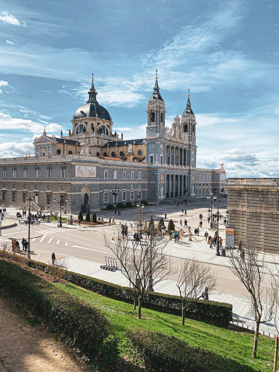 VeroSinmapa's tweet photo. 🇪🇸 Si vas a pasar 3 días en #Madrid, tengo una ruta que te puede venir muy bien.

😎 Llevo más de 18 años viviendo aquí y he reunido en esta guía lo que yo enseñaría a alguien que visita Madrid por primera vez.

💁🏻‍♀️ El itinerario completo aquí: https://t.co/lan5eFAHZs https://t.co/B0TURjaPg4