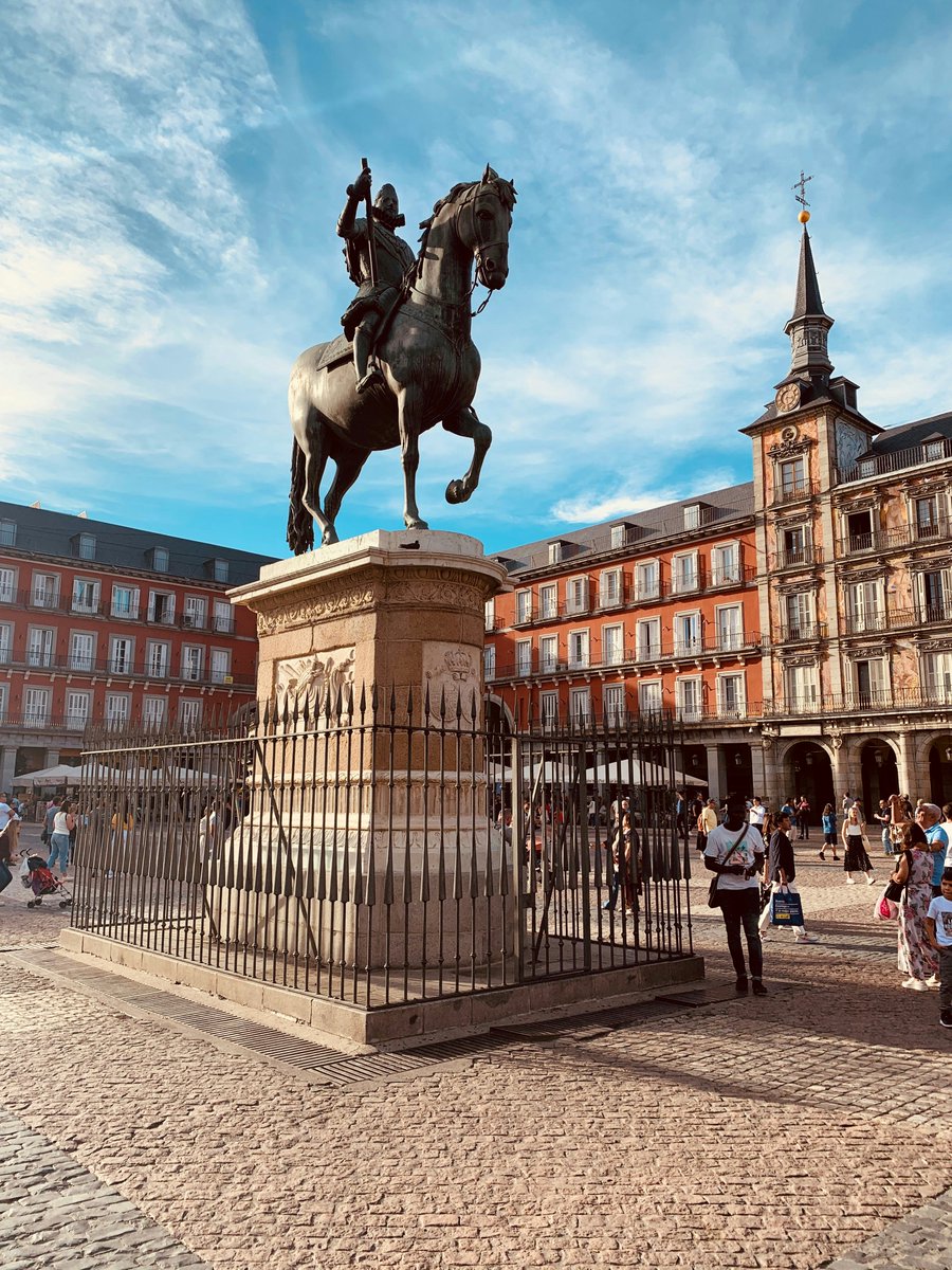 VeroSinmapa's tweet photo. 🇪🇸 Si vas a pasar 3 días en #Madrid, tengo una ruta que te puede venir muy bien.

😎 Llevo más de 18 años viviendo aquí y he reunido en esta guía lo que yo enseñaría a alguien que visita Madrid por primera vez.

💁🏻‍♀️ El itinerario completo aquí: https://t.co/lan5eFAHZs https://t.co/B0TURjaPg4