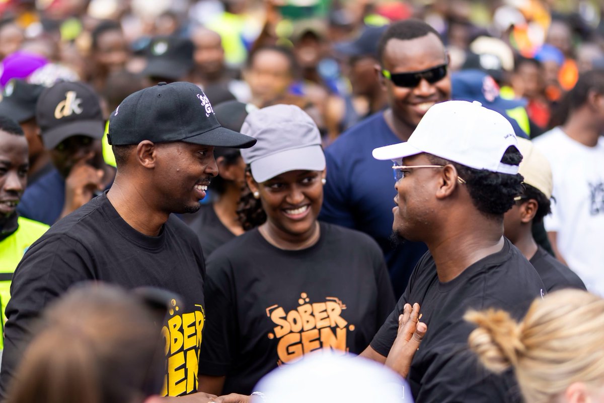 RwandaHealth's tweet photo. Mu butumwa bw'ingenzi Minisitiri @nsanzimanasabin yahaye urubyiruko nyuma y'umuganda, yarusabye:

1. Gutanga amakuru ku haba hakiri inzoga z'ibyuma. Ufite amakuru yahamagara imirongo itishyurwa: 114, 112 cyangwa 9001.

2. Kuzibukira ibiyobyabwenge, itabi no kwirinda "ibigare" by'ababikoresha, kuko byangiza ubwonko.
3. Kureka ubusinzi. Ku bo kureka inzoga burundu bidashobokera, basabwe kunywa nkeya (#TunyweLess) kugira ngo bagire ubuzima bwiza.

————————————

In a message to the youth after Umuganda, Minister @nsanzimanasabin urged them to:

1. ​Report any places still selling illicit alcohol by calling the toll-free numbers: 114, 112, or 9001.

2. ​Stay away from drugs and tobacco, and avoid bad company that might lead to using substances that damage the brain.

3. ​Quit excessive drinking. Those who cannot stop completely are urged to drink in moderation (#TunyweLess) for better health.