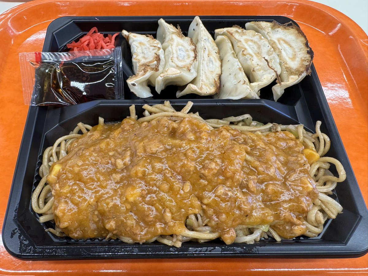 dechau_p_tanaka's tweet photo. 焼きそばの上にミートソースがかかった新潟のB級グルメその名もイタリアン。大喧嘩すると思いきや、しっかり共存しててめっちゃ和洋折衷。めっちゃ好き。

9/27は愛知県「 #マルハン新守山駅前店」 #PR 抽選は8時40分までに現地集合！遊びに来てね！ https://t.co/T9h3aTwMkF