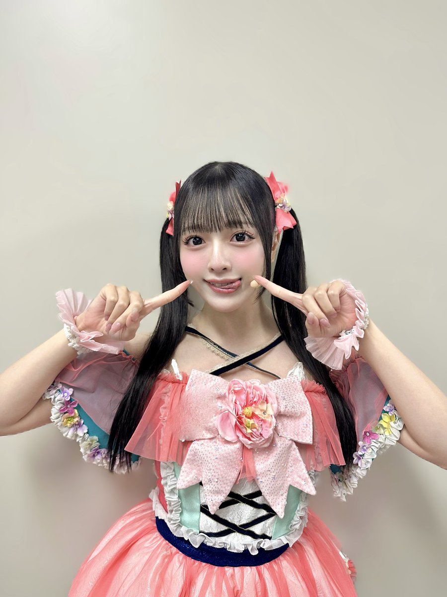 yura0312akari's tweet photo. #スクールアイドルミュージカル🎀
 
本日千秋楽を迎えました！
全14公演、本当にありがとうございました😭

既にもうすごく寂しいです。
公演は終わってしまいましたが…
“でもね 永遠って言ってみたいな”
という気持ちです🥲

皆様の温かい拍手や声援、そして新国立劇場を埋め尽くすペンライト。
忘れられないくらい胸にグッとくる景色でした。
今年もマーヤちゃんに素敵な景色をみせてもらいました😭

スクミュを好きでいてくださる皆様に、全力で想いを届けられたと、そしてスクミュの世界を全力で生き抜いたと、実感しております。
足を運んでくださり、本当にありがとうございました！

スクミュ大好き😭マーヤちゃん大好き😊

三笠マーヤ役 由良朱合

#lovelive #スクミュ