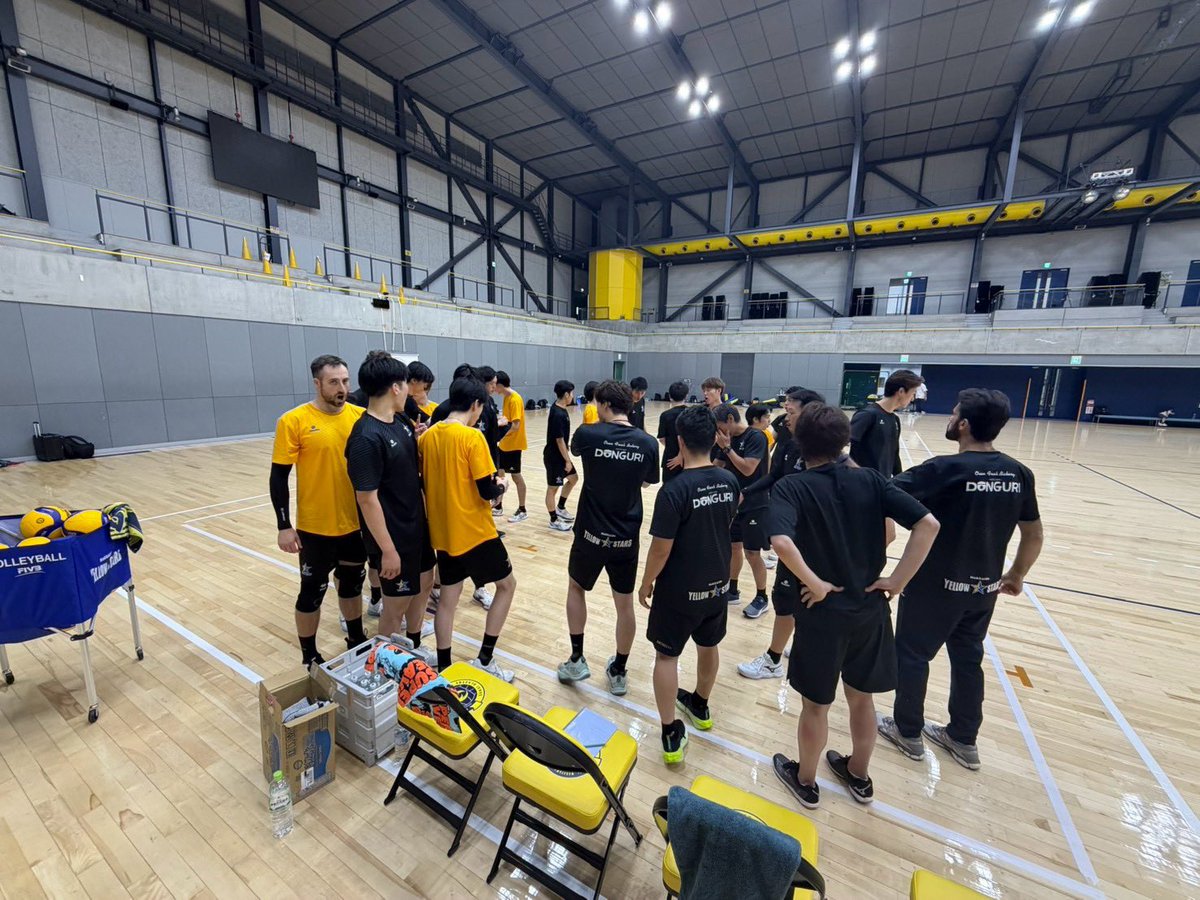 yellowstars_vb's tweet photo. ／
練習試合のご報告🌟
＼

#日本製鉄堺ブレイザーズ さんと練習試合を実施しました‼️

3日間ありがとうございました🙌

#北海道イエロースターズ #イエスタ #イエスタバチコーン #バチコーン https://t.co/IMFNe4ZTRN